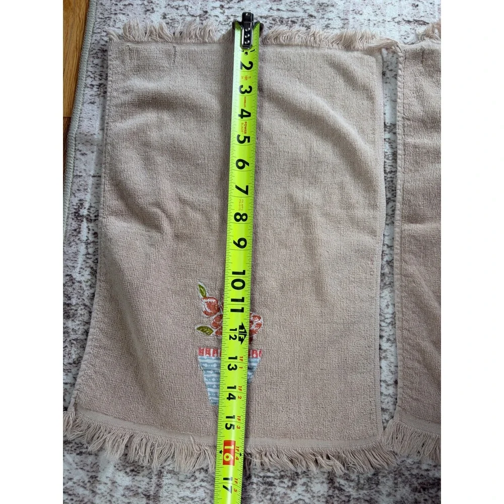 VTG Beige Embroidered Flower Hand Finger Tip Towels Set of 2